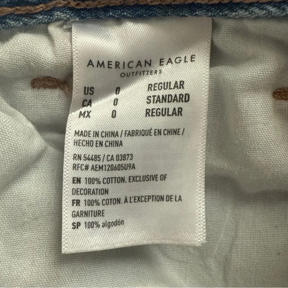 AE Ripped Relaxed Mom Jean - Picture 4 of 5